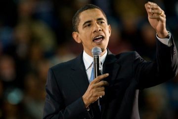 campaña política negativa Presidente Barack Obama pronunciando un discurso