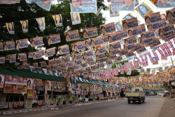 Como planificar una campaña electoral ganadora calle con carteles políticos